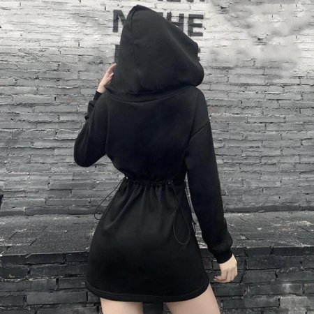 Платье с капюшоном и длинным рукавом