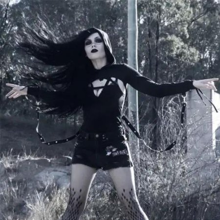 Готическая девушка