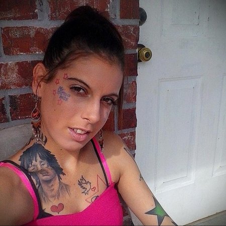 Тату на лице