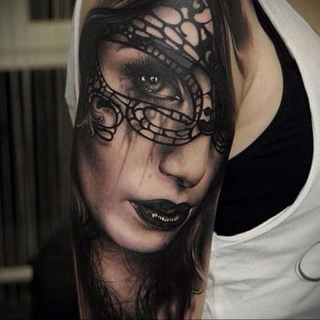 Тату девушка в маске