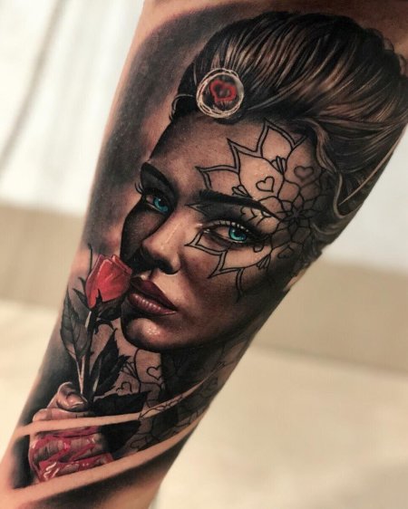 Девушка татуировка