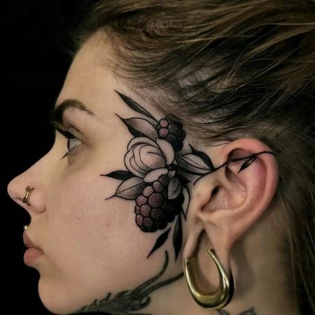 Тату на лице