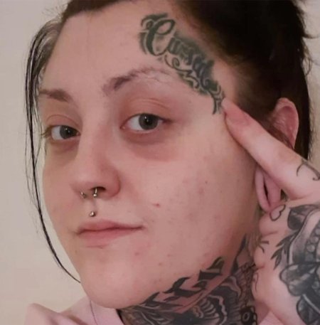 Тату на лице