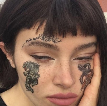 Красивые тату на лице
