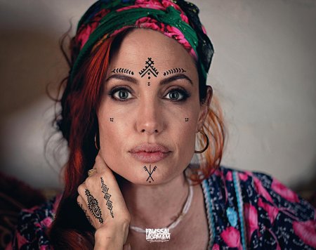 Женщина с татуировками