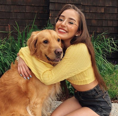 Девушки с собачками