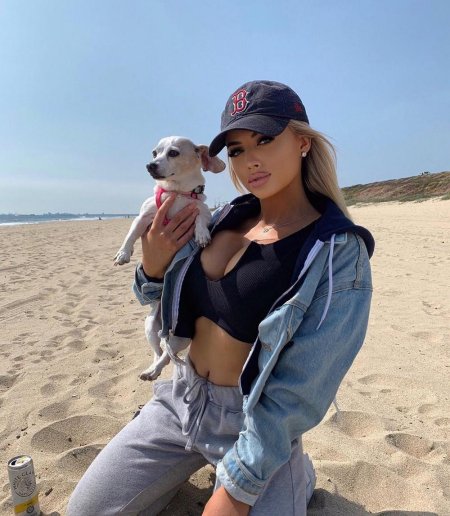 Красива девушка