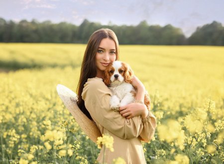 Девушка с собачкой