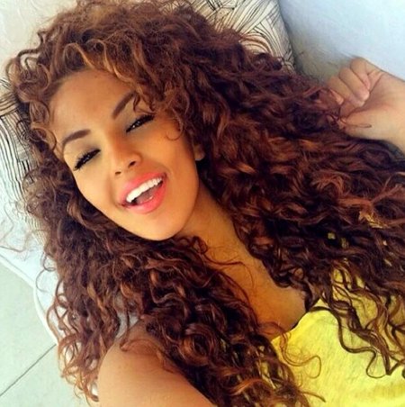 Кудрявая девушка