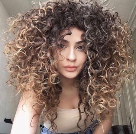 Балаяж на кучерявые волосы