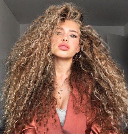 Натали литвинова с кудрями