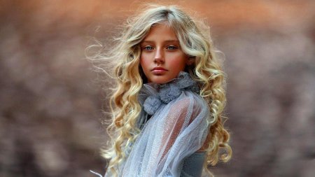 Девочка блондинка