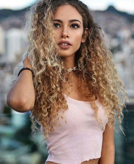 Флавия сантьяго