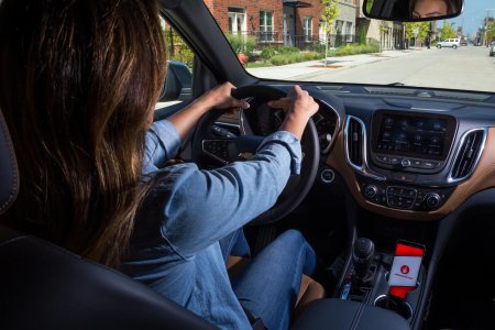 Девушка за рулем