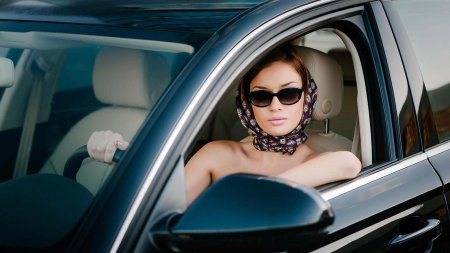 Женщина в автомобиле