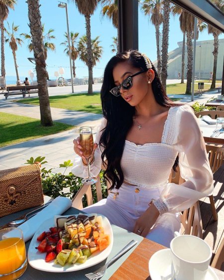 Роскошная женщина в повседневной жизни