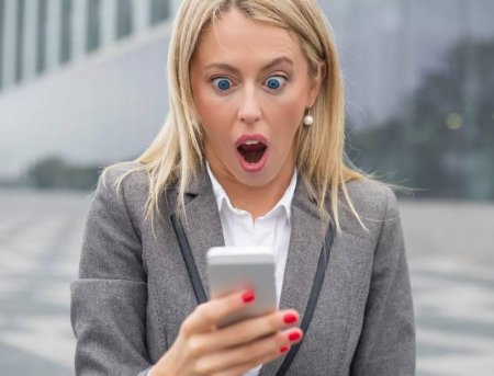 Удивленная девушка