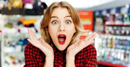 Удивленная девушка