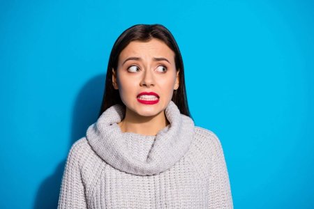 Испуганная женщина