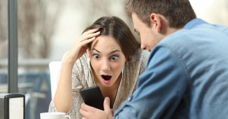 Удивленная девушка