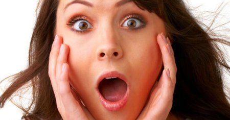 Удивленная девушка