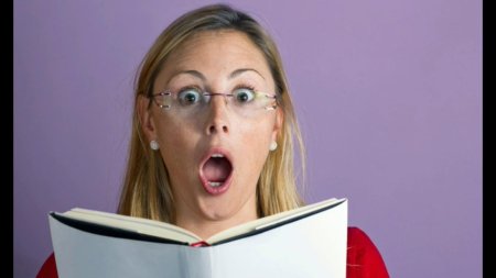 Удивленная девушка