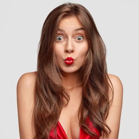 Удивленная девушка