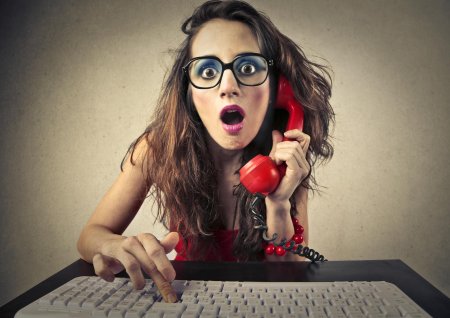 Удивленная девушка