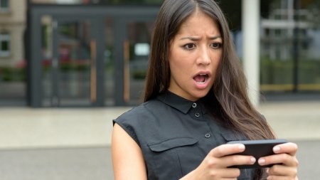 Удивленная женщина