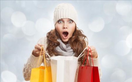 Девушки с покупками