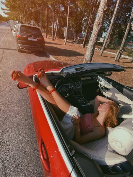 В кабриолете