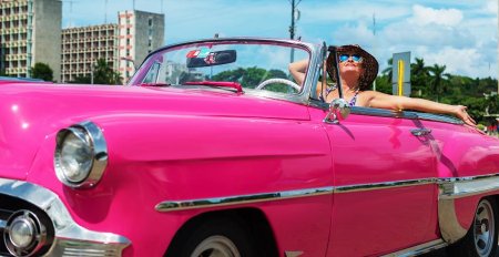 Розовый кабриолет