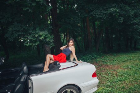 Девушка на мерседесе