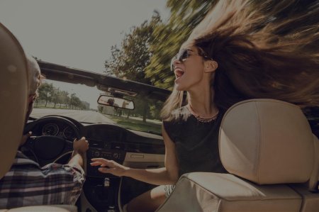 Девушка в машине
