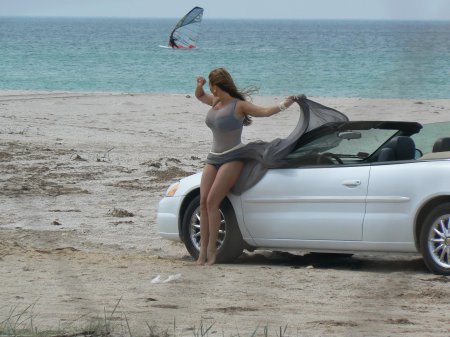 Девушка в кабриолете