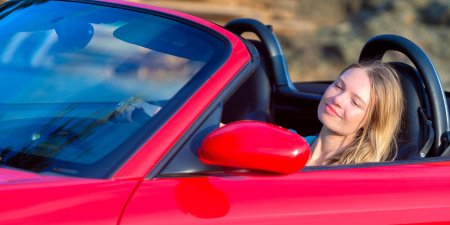 Девушка в автомобиле