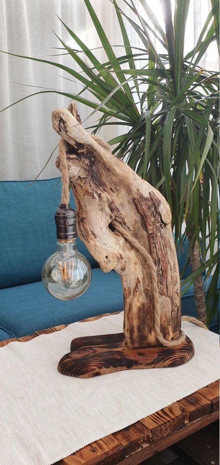 Светильник деревянный