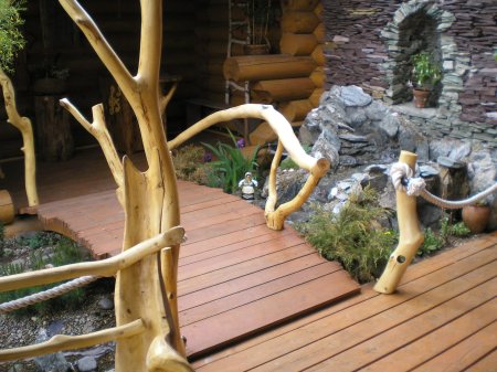 Беседка из коряг