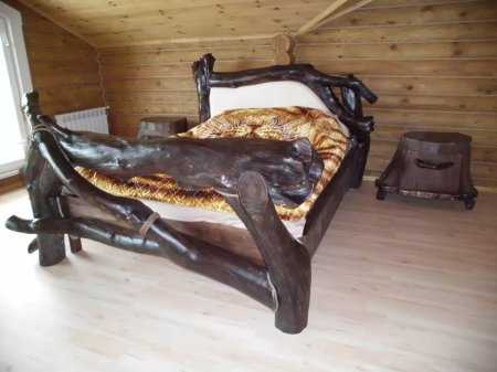 Кровать из бревен