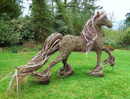 Плетеные фигуры для сада