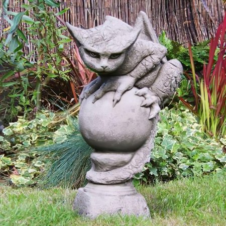 Садовая скульптура горгулья