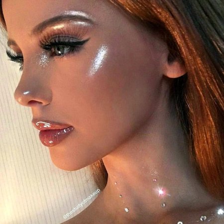 Макияж с глиттером