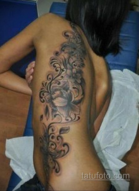 Тату женская на спине
