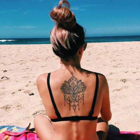 Красивые тату для девушек на спине