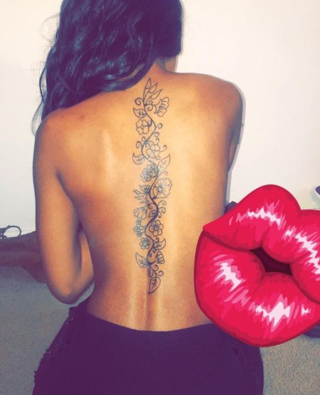 Девушки с татуировками на спине
