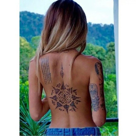 Тату на спине для девушек