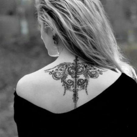 Тату на спине для девушек