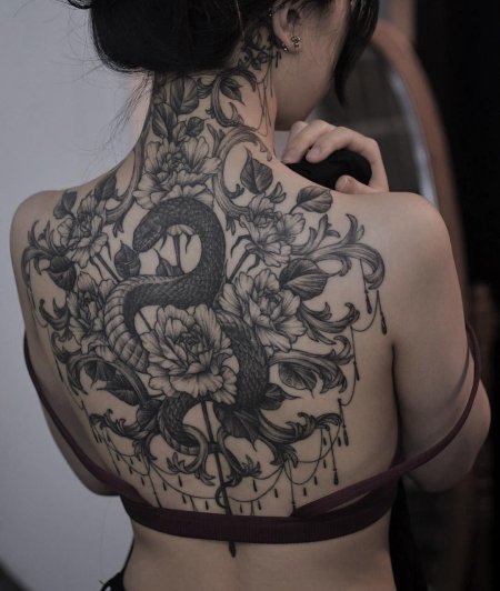 Тату на спине для девушек
