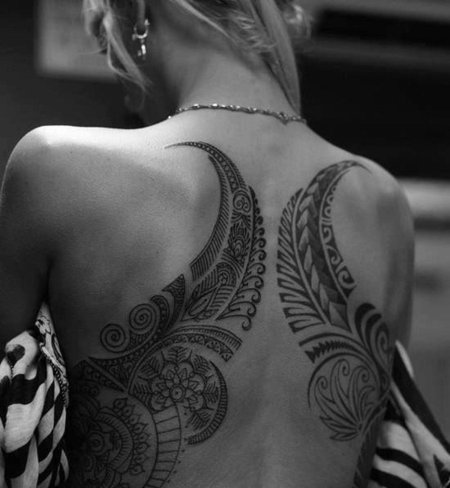 Тату на спине женская