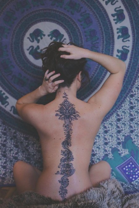 Мехенди на спине